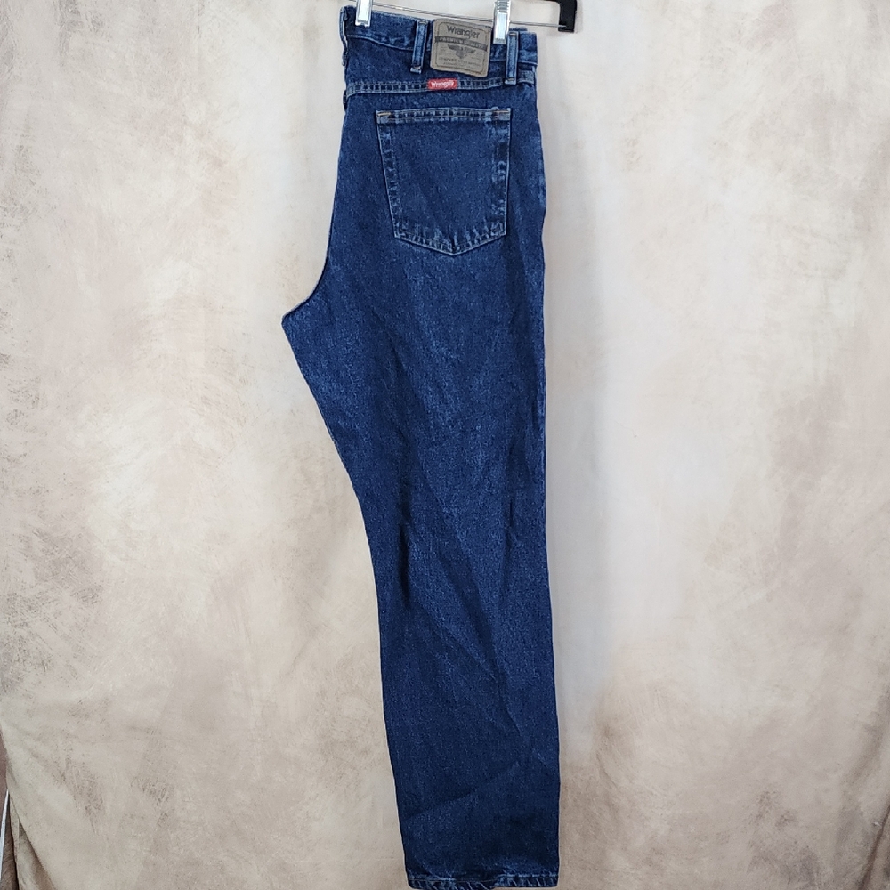 Wrangler Men's Classic Indigo Relaxed Jeans